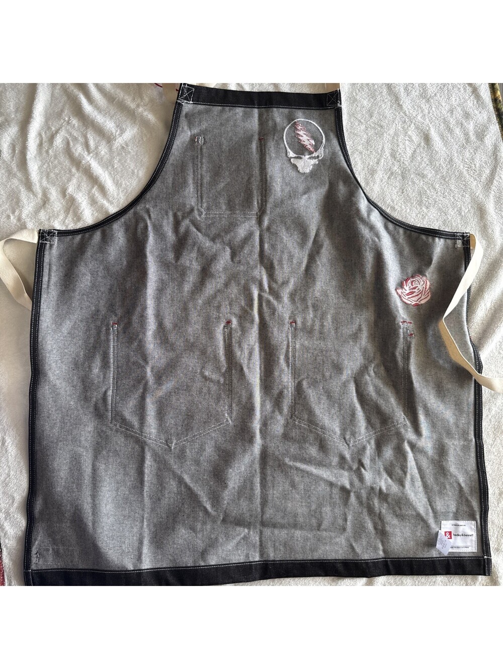 Essential Apron Collabs - Picture 7 of 9